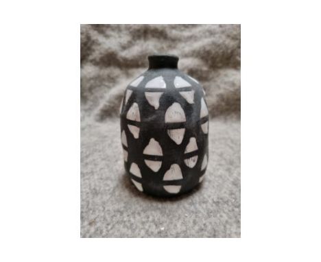 Parlane New Retail Item Cassington Vase Black White Terracotta 130 x 80mm (820999) (Area H)