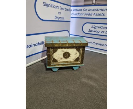 Craftsmen Indian Handmade Distressed And Brightly Painted Solid Wood Furniture For The Living Room, Dining Room, And Bedroom 