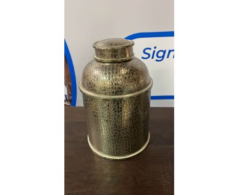 A pair of silver pattered ceramic pots with ids 300 (H) (SR520)