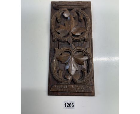 An oak extending book shelf.