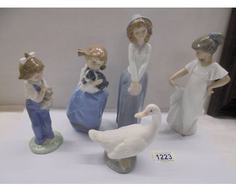 Five NAO figure (three being boxed).