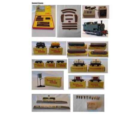 A mixed lot of Triang Railways T/T gauge rolling stock, to include: - T. 32 Island Platform Set in original box - A quantity 