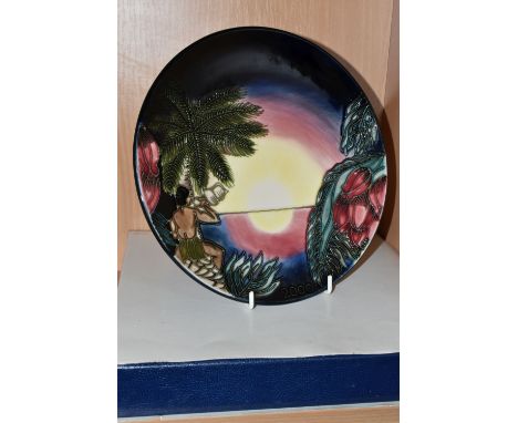 A BOXED MOORCROFT POTTERY LIMITED EDITION 'BIRTH OF LIGHT' PATTERN 2000 YEAR PLATE, 770/2000, impressed and painted marks to 