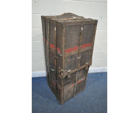 AN EARLY 20TH CENTURY STEAMER WARDROBE TRUNK, made by Innovation of New York, the bottom and top doors enclosing a swing door