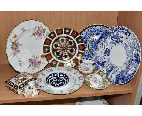 A GROUP OF ROYAL CROWN DERBY PORCELAIN, comprising a miniature Teddy Bear 'Edward', an unfinished Imari trinket dish, an earl