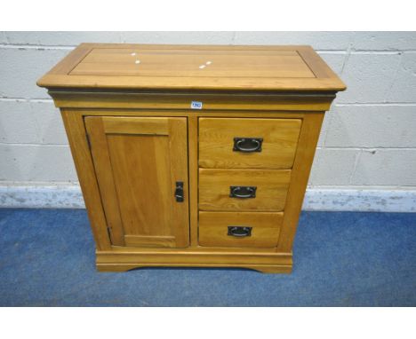 A MODERN LIGHT OAK SIDEBOARD, of small proportions, fitted with a single cupboard door, and three drawers, width 89cm x depth