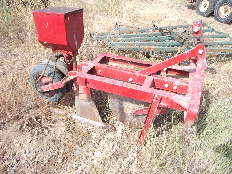 Elston 3 pt gopher machine