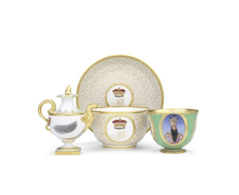 A group of Worcester porcelains, circa 1800-25Comprising a Flight, Barr and Barr rosewater sprinkler and stopper finely paint