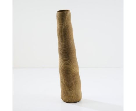 Ernst Gamperl, Vasenobjekt, 2005H. 85 cm, ø 20 cm.Eichenholz, gedrechselt.Bez.: Ernesto Gamperl, 71/05, A260 J (geritzt).Bei 
