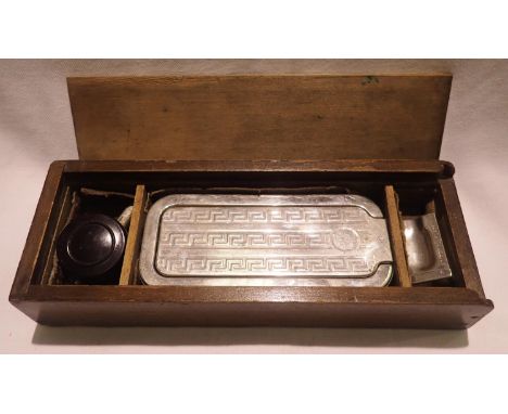 Boxed rolls razor with spare blade handle and oil for blade. P&amp;P Group 2 (£18+VAT for the first lot and £3+VAT for subseq