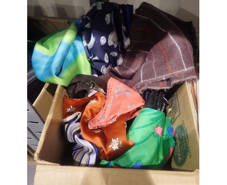 Quantity of mixed scarves. P&amp;P Group 3 (£25+VAT for the first lot and £5+VAT for subsequent lots) 