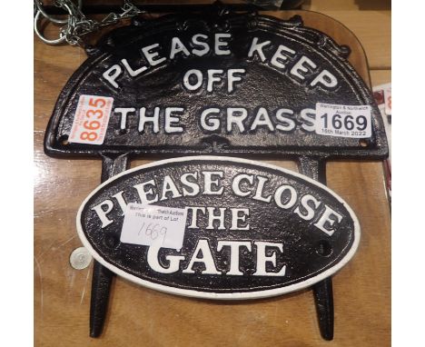 Cast iron Close The Gate sign in black, 20 x 10 cm and Keep Off The Grass plaque, 17 x 5 cm. P&amp;P Group 2 (£18+VAT for the
