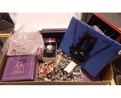 Mixed lot including jewellery sets, some boxed; Leonardo boxed lady day hats and matching bags of distinction. P&amp;P Group 