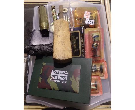 Tray of mixed military related collectables. P&amp;P Group 3 (£25+VAT for the first lot and £5+VAT for subsequent lots) 