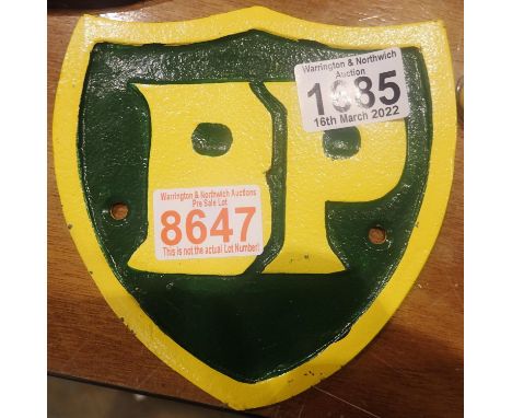Cast iron BP shield, D: 25 cm. P&amp;P Group 2 (£18+VAT for the first lot and £3+VAT for subsequent lots) 