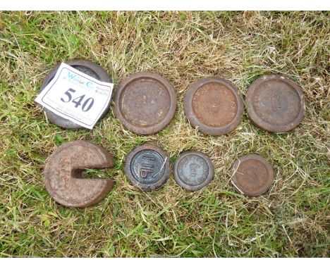 Quantity of iron scale weights.
