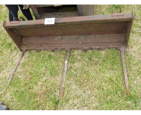 Compact tractor Muck Fork with pin fixing, 4'6" wide.