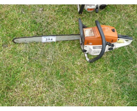 Petrol chainsaw, 19" cutter bar (working).
