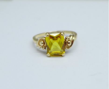 A 10ct gold and citrine ring, 2.3g, J 