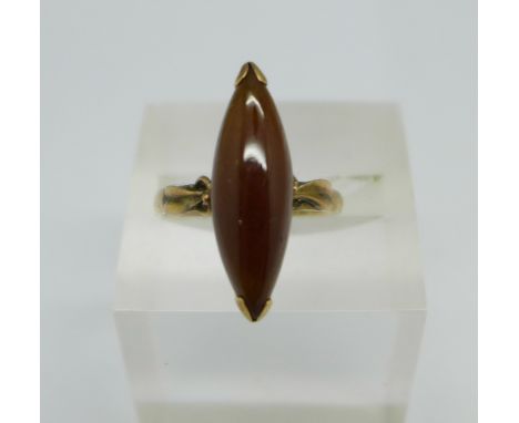 A Victorian 14ct gold and agate ring, 4.2g, O 