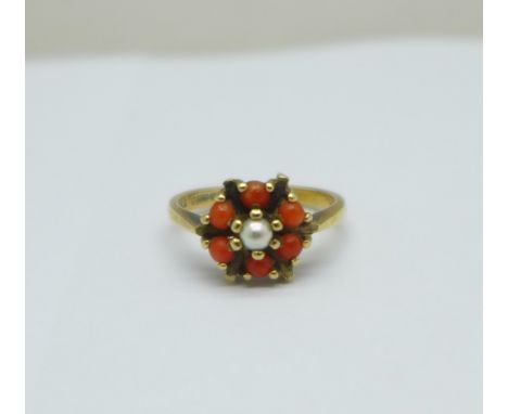 A 9ct gold, pearl and coral ring, 2.1g, I 