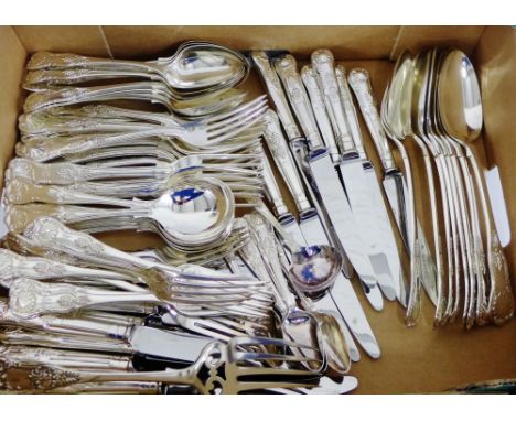 A suite of Epns Kings pattern flatwares to include knives, forks, soup spoons, dessert spoons, table spoons,  teaspoons, dess