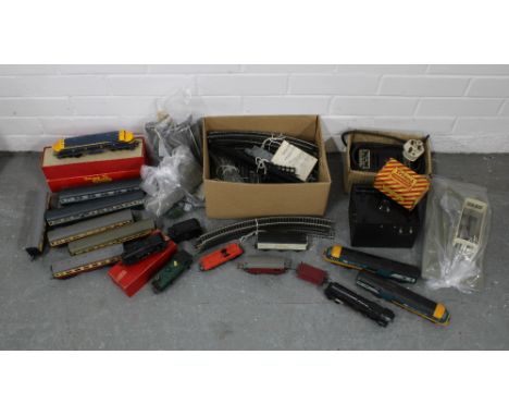 Hornby Dublo / Tri-ang electric train set components together with a GWR engine, 6 carriages, accessories and track, etc (a l
