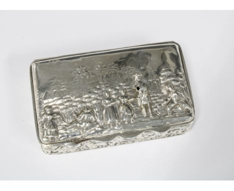 An Edwardian silver snuff box, George Nathan &amp; Ridley Hayes, Birmingham 1909, the hinged lid with repousse pattern of far