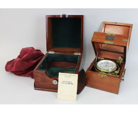 Russ. Marine - Chronometer, Russland Mitte 20. Jh., seltener kardanisch aufgehängter Längengrad - Chronometer der russischen 