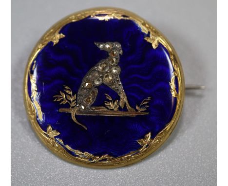 Pretty gold and enamel circular shape hound brooch set with diamonds. Marked 18ct. 3.7g approx. (B.P. 21% + VAT)Small amounts