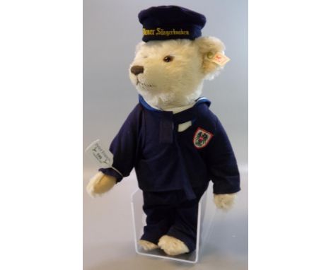 Modern Steiff growling 'Vienna Choir Boy' bear. (B.P. 21% + VAT)