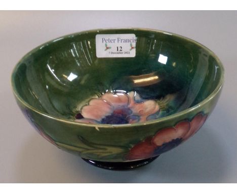 Mid Century Moorcroft art pottery tube lined Anemone bowl. Impressed and signed marks to the under side. 16cm diameter approx