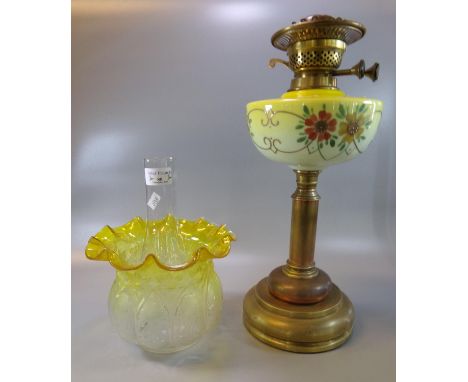 Early 20th Century double oil burner lamp, having yellow and clear etched, frosted glass, frilled shade, above a yellow porce