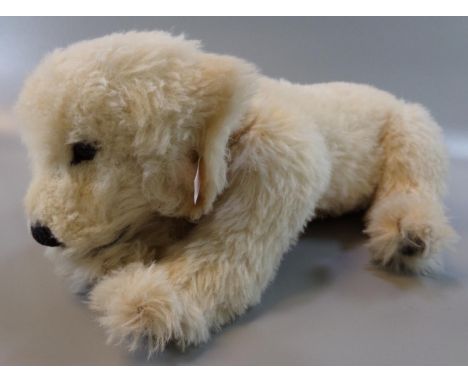 Modern Steiff golden retriever, 'Puppy 35 Alpaca'.   (B.P. 21% + VAT) 