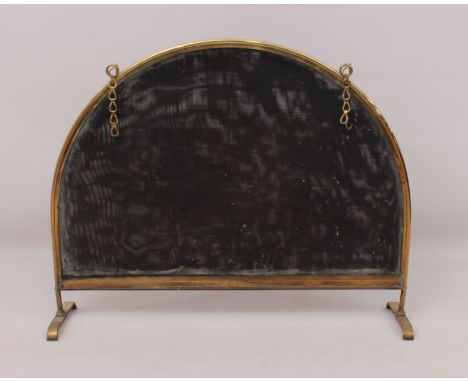 An arched brass framed fireguard, early 20th century - (LWH 86 x 19 x 69.5cm)