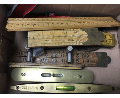 Box of small vintage tools, rulers, sprit levels etc