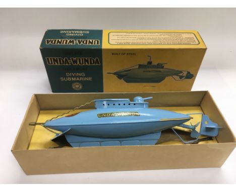 A boxed tinplate Sutcliffe Unda Wunda model submarine.