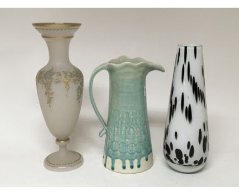 3 decorative ceramic and glass items.