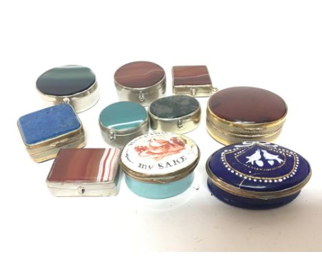 A collection of polished agate rouge boxes and two antique enamel Bilston boxes damaged (a lot)