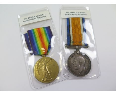 Bedford Regt - BWM & Victory Medal (28185 Pte E W Hilton Bedf R). (2)