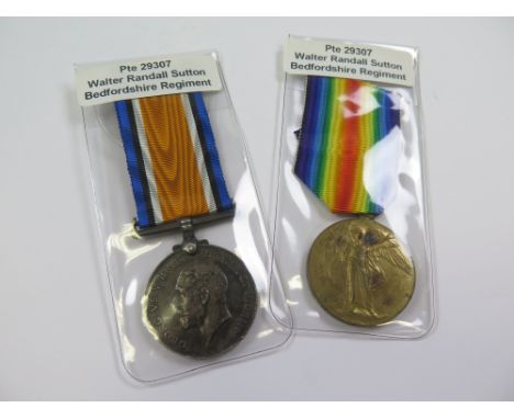 Bedford Regt - BWM & Victory Medal (29307 Pte W R Sutton Bedf R). (2)