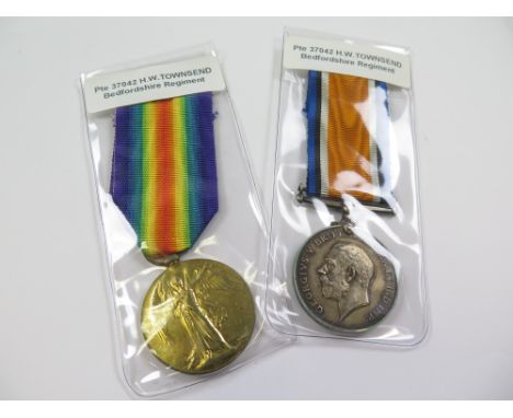 Bedford Regt - BWM & Victory Medal (37042 Pte H W Townsend Bedf R). (2)