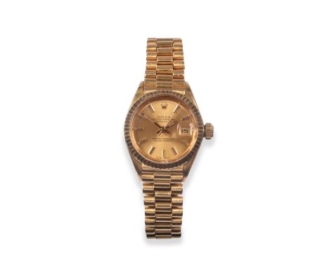A Lady's 18ct Gold Automatic Calendar Centre Seconds Wristwatch, signed Rolex, Oyster Perpetual, Superlative Chronometer Offi