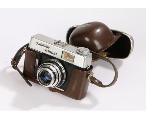 Voigtlander Vitoret camera, with brown case