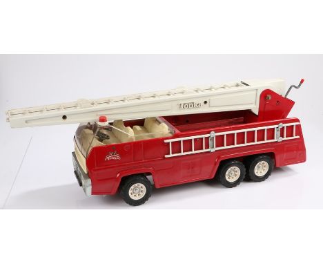 Tonka fire engine with adjustable ladder, 60cm wideLadder adjusts correctly but is a little stiff