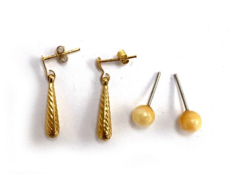 faux pearl earrings together with 9ct  gold torpedo drop earrings, approx. 1g 