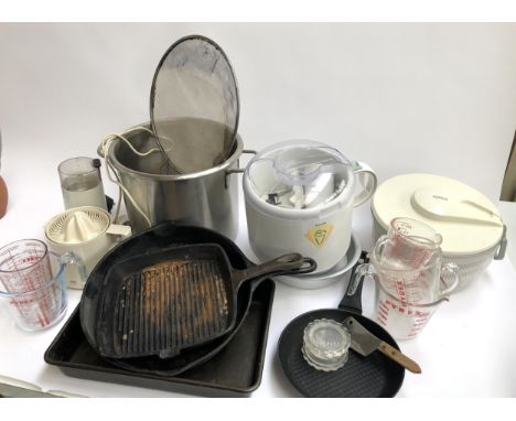A mixed lot of kitchen items to include Braun coffee bean grinder, skillet, griddle, baking tray, jam pan, salad washer, garl