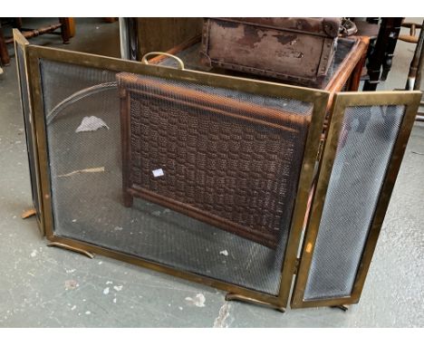 A brass and mesh three part fire screen, 107x59cm 