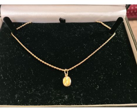 9ct gold coffee bean pendant and chain 38cm, 4g.