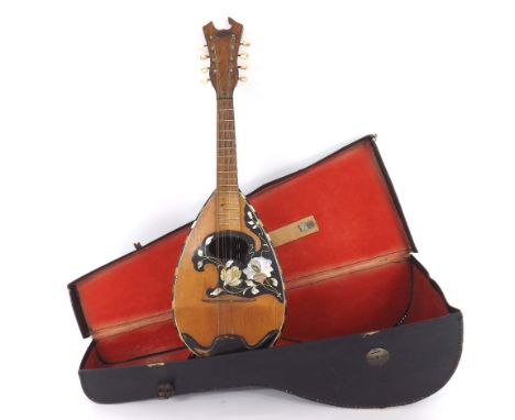 German bowl back mandolin, circa 1920, bearing a plaque to the head inscribed Edmund Paulus, Markneukirchen, with multi-secti